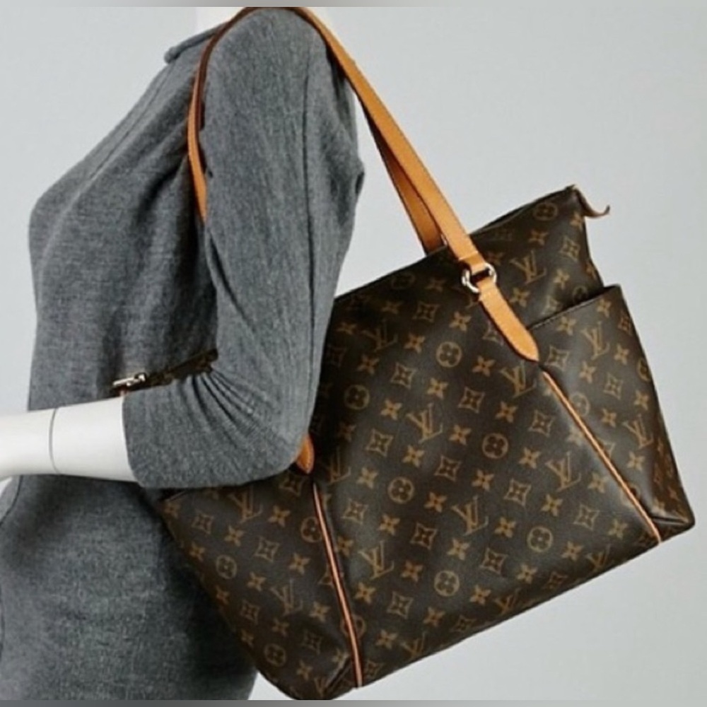 🔥AUTHENTIC LOUIS VUITTON TOTALLY MM MONOGRAM SHOULDER BAG🔥